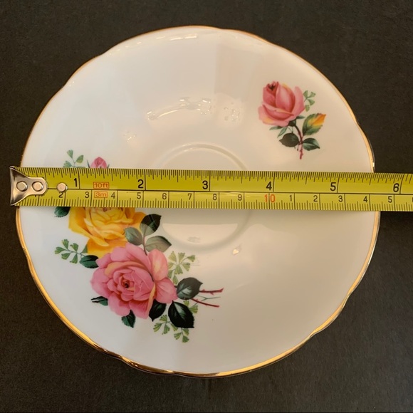 Royal Windsor Fine Bone China cup and saucer - Picture 16 of 16